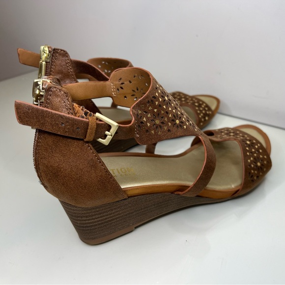 Kenneth Cole Reaction Women's Roll T-Strap Wedge Sandal Size 8 - Picture 7 of 16